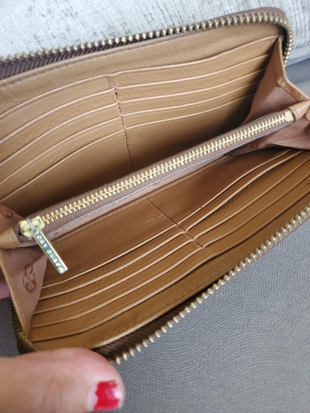 Tory Burch Soft Tan Leather Sround Zip Wallet Womens Continental - Picture 3 of 14